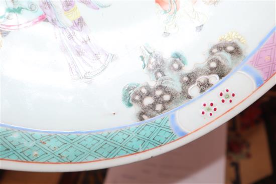 A Chinese famille rose dish, 19th century diameter 34cm